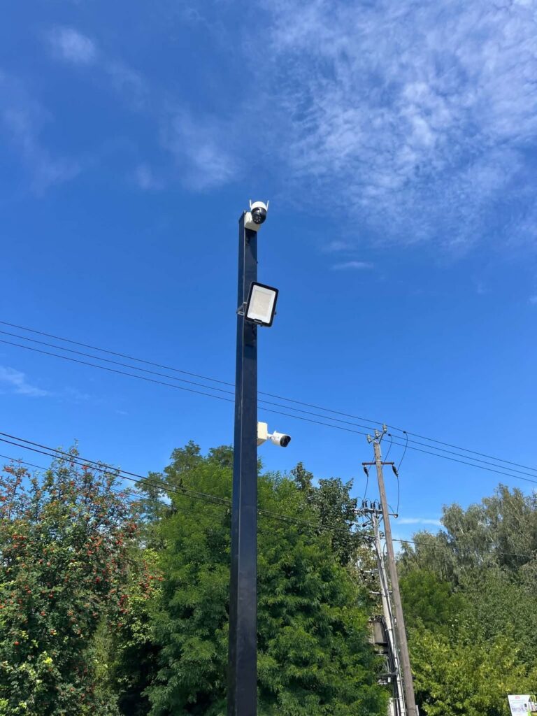 Kamery monitoringu na słupie